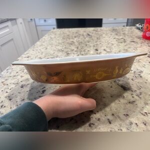 Pyrex “Early American” 1.5 quart oval divided casserole dish